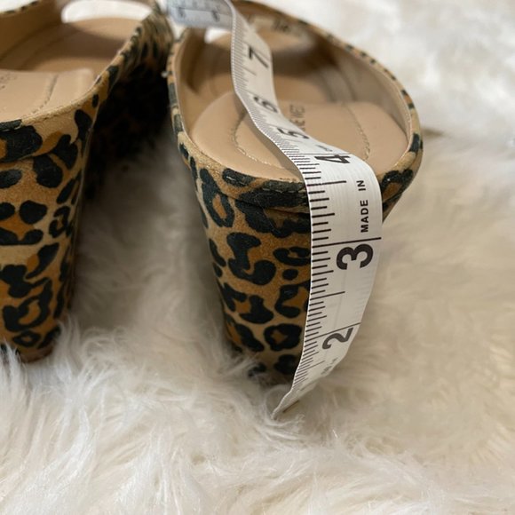 Nine West "Dayside" Leopard Fabric Comfortable Slip on peep toe Wedges 10 - Picture 8 of 13